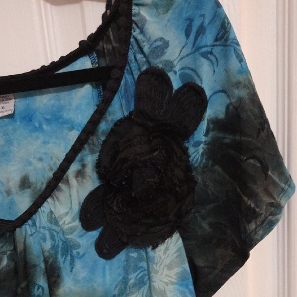 Sami & Jo Blue and Black Floral Tie-Dye Blouse - Picture 3 of 3